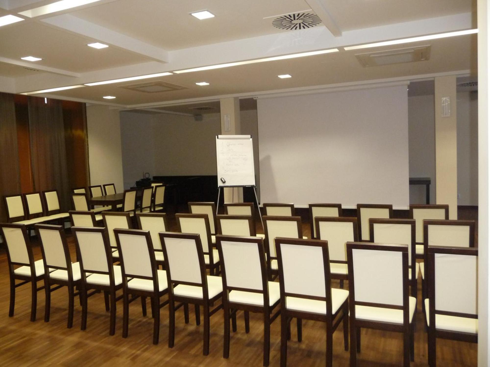 Hotel Aviator Kielce "Business Hotel Medical & Spa" Exterior foto